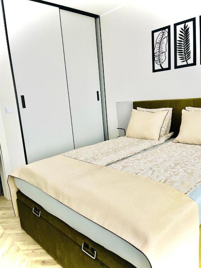 Apartcentrum-Charlotte -Parking-Air Conditioning 볼레스와비에츠 외부 사진