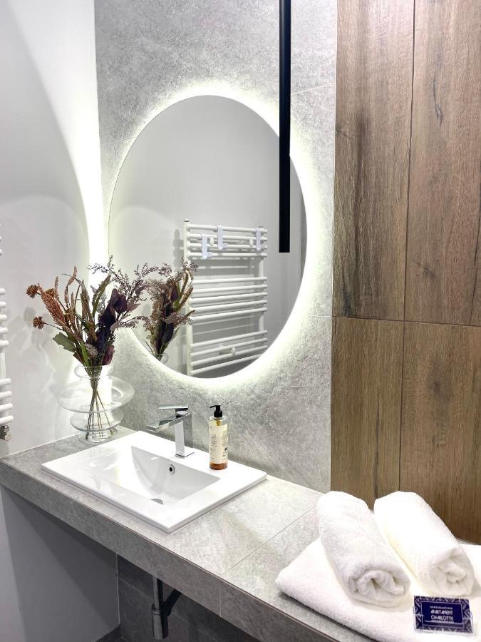 Apartcentrum-Charlotte -Parking-Air Conditioning 볼레스와비에츠 외부 사진