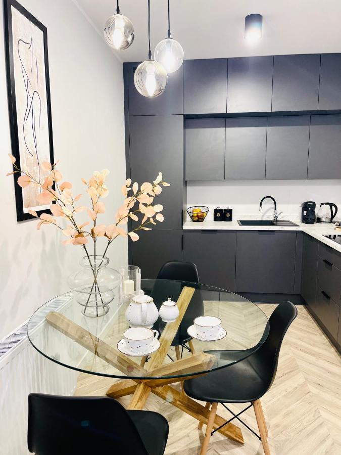 Apartcentrum-Charlotte -Parking-Air Conditioning 볼레스와비에츠 외부 사진